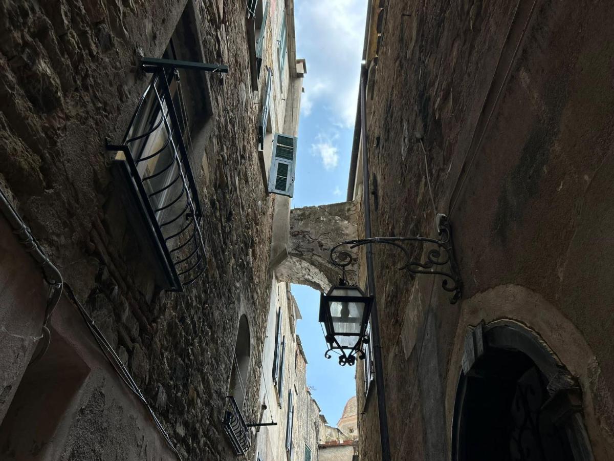 La Finestra Sul Borgo Acomodação com café da manhã Cervo Exterior foto