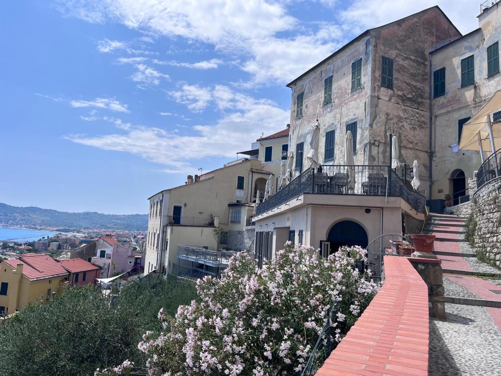 La Finestra Sul Borgo Acomodação com café da manhã Cervo Exterior foto