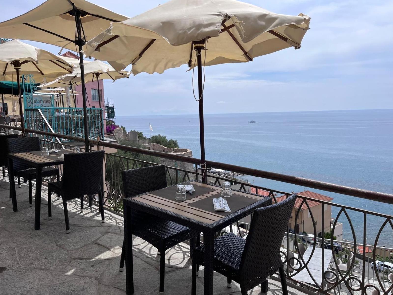 La Finestra Sul Borgo Acomodação com café da manhã Cervo Exterior foto