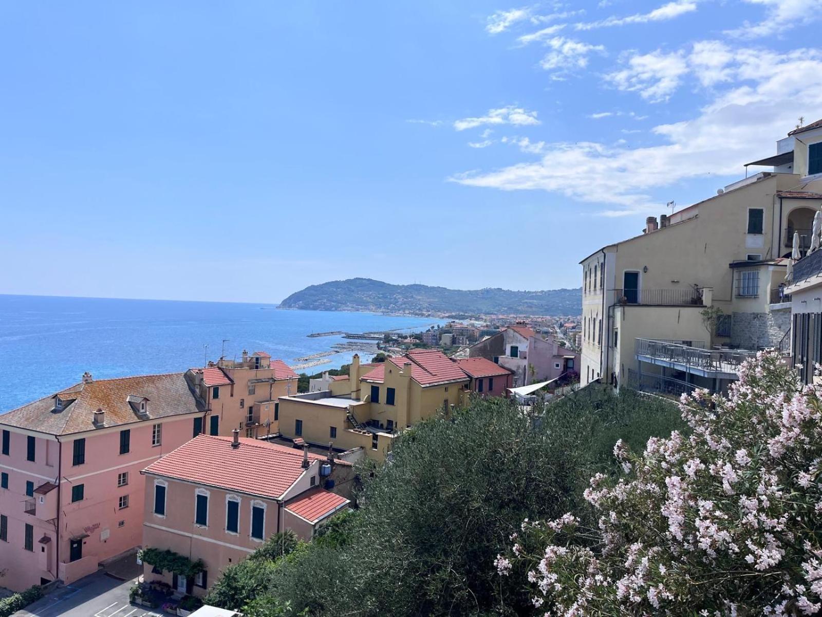 La Finestra Sul Borgo Acomodação com café da manhã Cervo Exterior foto